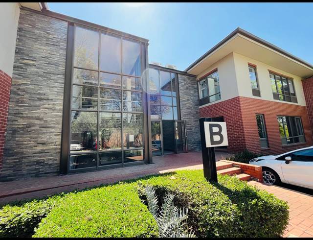 329M² OFFICE TO LET IN MAGALIESSIG